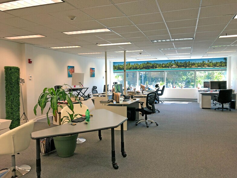 More Photos Of 166 S River Rd, Bedford Medical For Lease