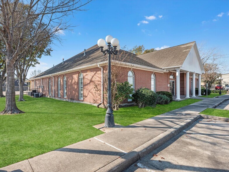 More Photos Of 910 Fairmont Pky, Pasadena Storefront Retail Office For Sale