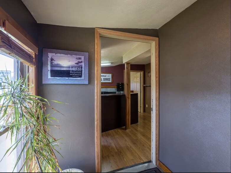 More Photos Of 1201 S Park Ave, Herrin Office For Sale
