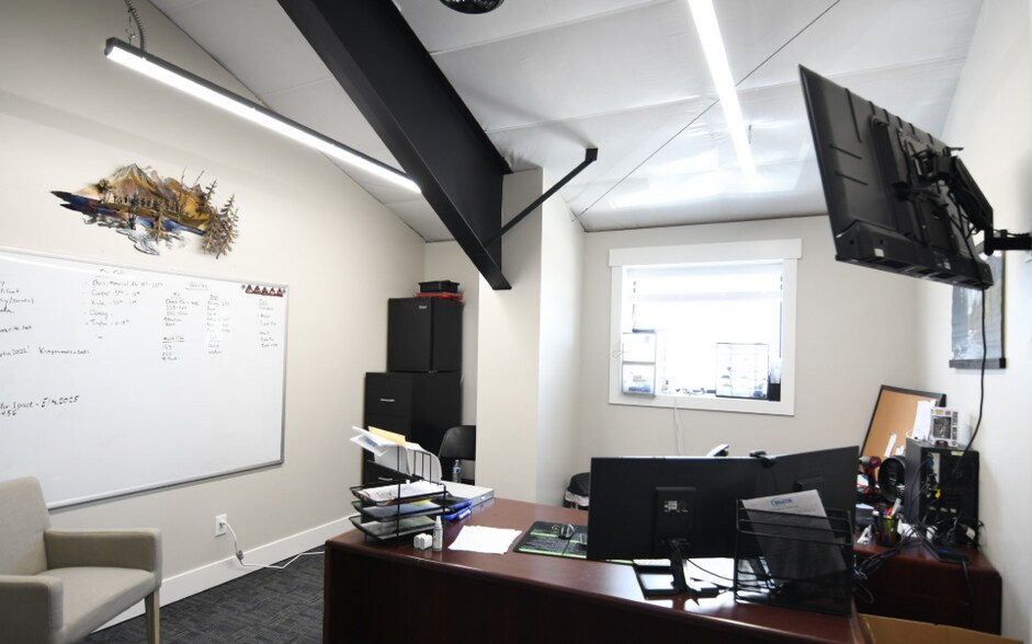 More Photos Of 2 N 580 W, Blackfoot Light Manufacturing For Sale