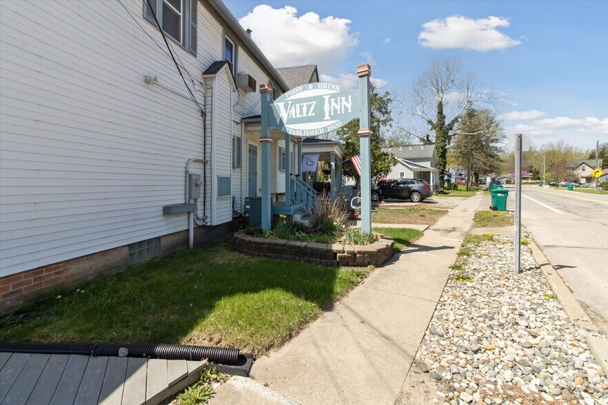 More Photos Of 28080 Waltz Rd, New Boston Restaurant For Sale