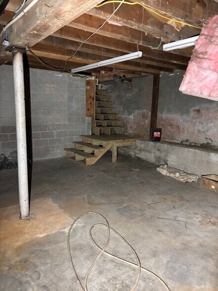More Photos Of 116 Courthouse Sq, Edgefield Storefront For Lease