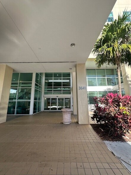 More Photos Of 3641 S Miami Ave, Miami Medical For Lease