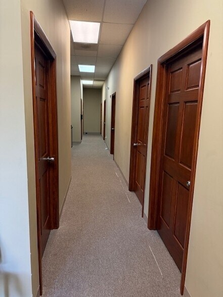 More Photos Of 100 Corporate Dr, Trumbull Research And Development For Lease