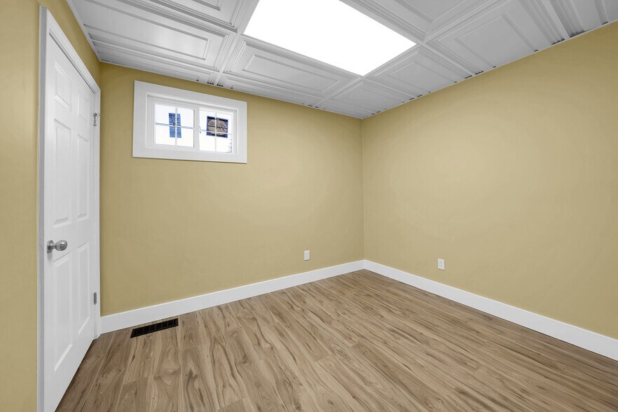 More Photos Of 1095 W Huron St, Waterford Medical For Lease
