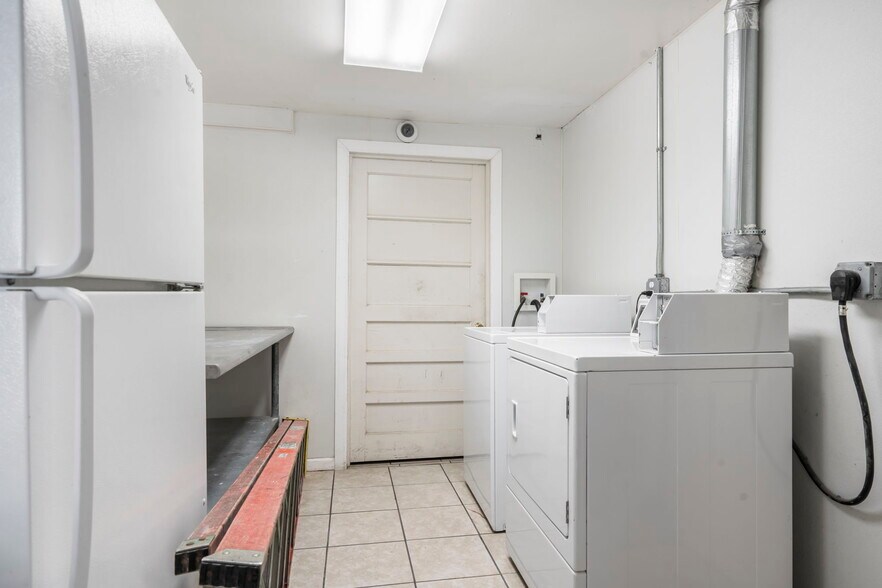 More Photos Of 1107-1109 W 76 Country Blvd, Branson General Retail For Sale