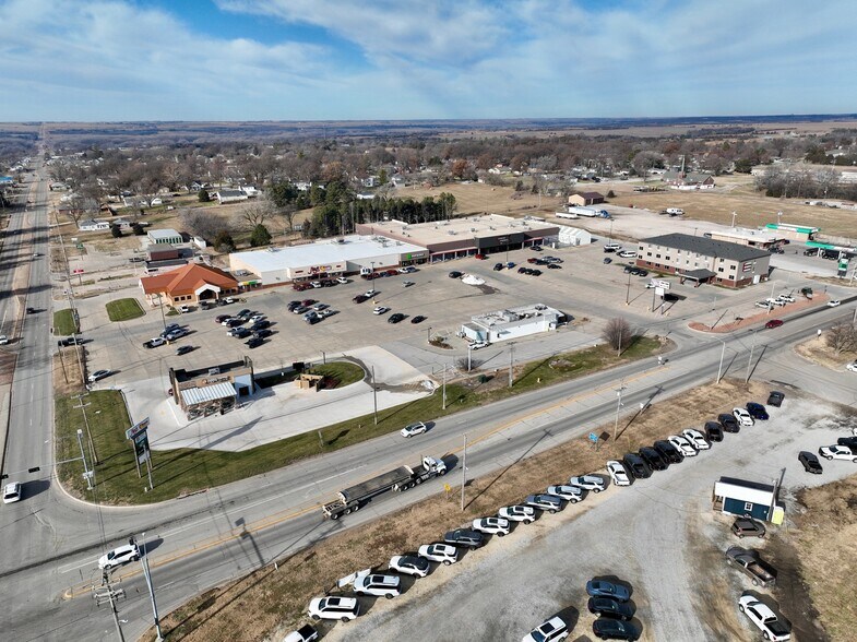 More Photos Of 1409 K St, Fairbury General Retail For Sale