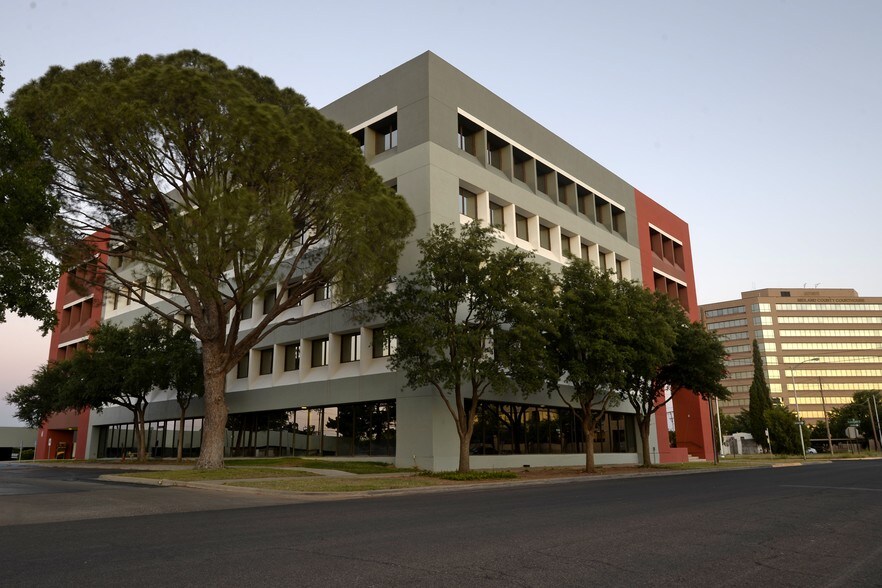 More Photos Of 110 W Louisiana St, Midland Office For Lease