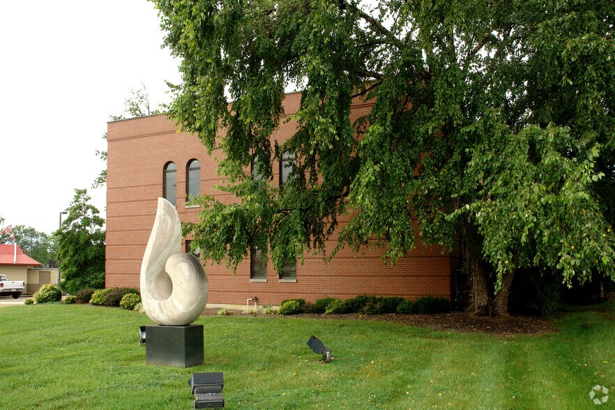 More Photos Of 2113 State St, New Albany Medical For Lease