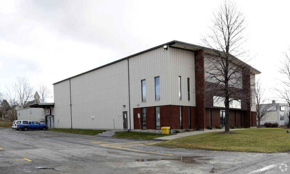 More Photos Of 24 Edgewater St, Ottawa Warehouse For Sale