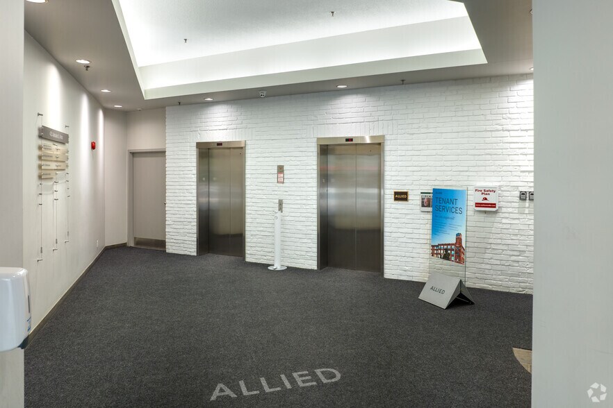 More Photos Of 425 Adelaide St W, Toronto Office For Sale