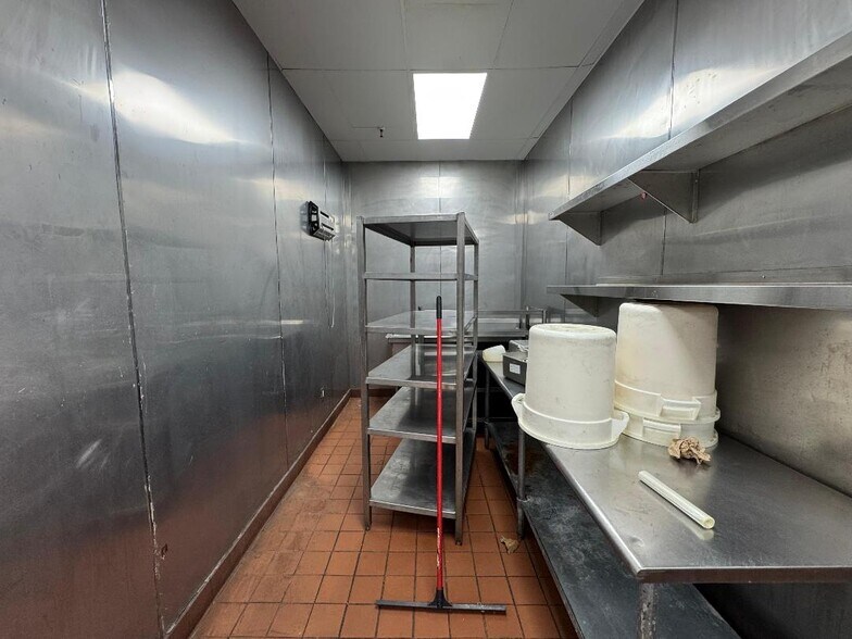 More Photos Of 1906-1908 N Frazier St, Conroe Health Club For Lease