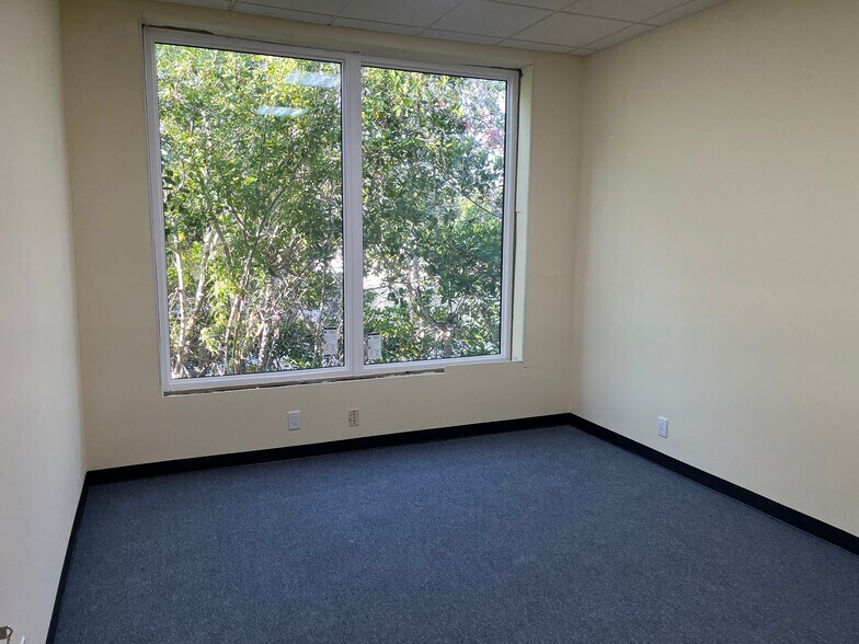 More Photos Of 3120-3131 E Riverside Dr, Fort Myers Research And Development For Lease