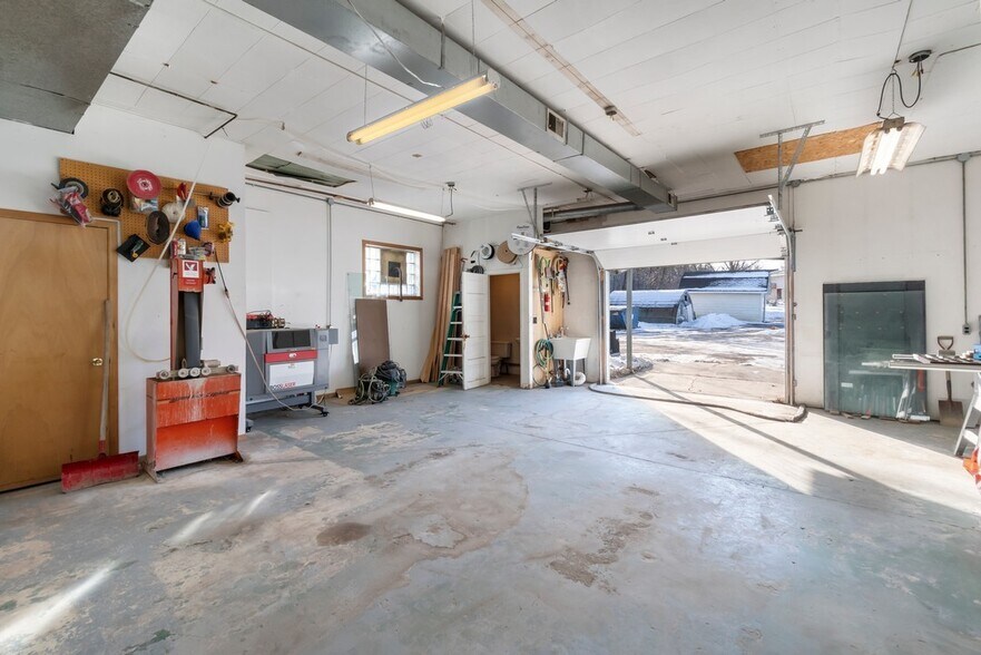 More Photos Of 1004 5th Ave, Charles City Specialty For Sale