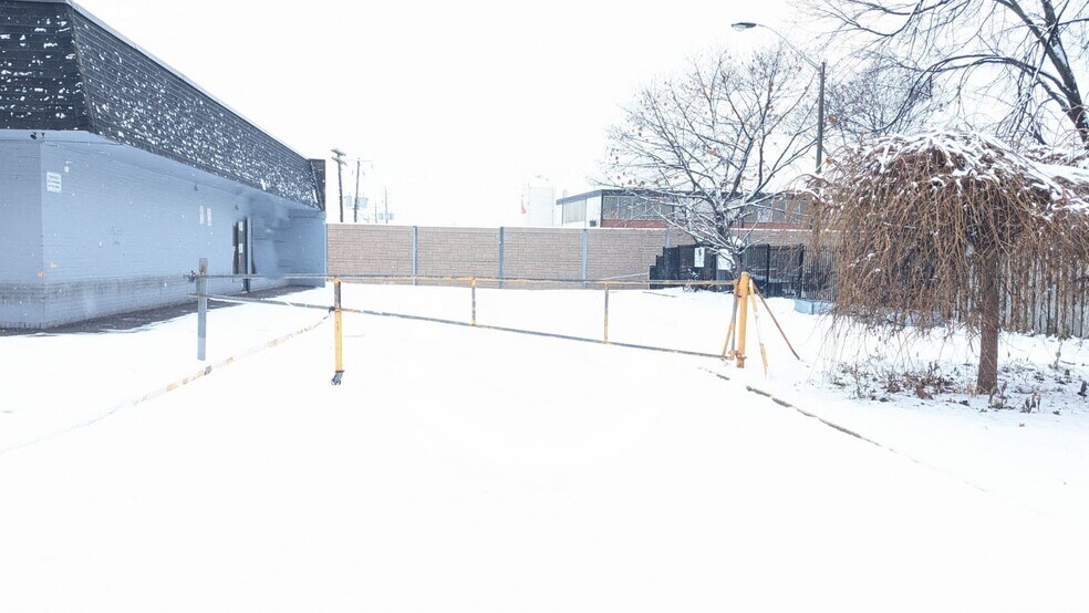 More Photos Of 109 Lotherton Ptway, Toronto Storefront Retail Residential For Lease