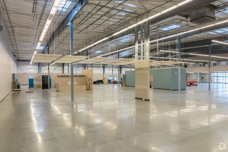 More Photos Of 400 SE Fairmount Dr, Pullman Department Store For Sale