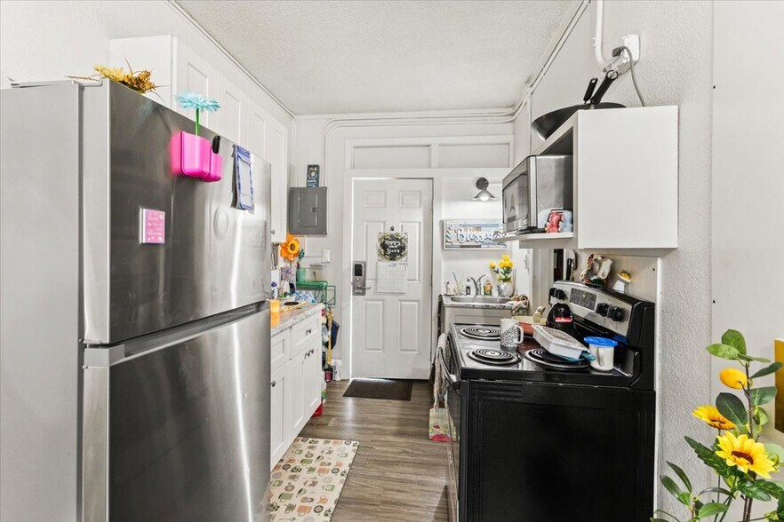 More Photos Of 15589 Lee Hwy, Bristol Apartments For Sale