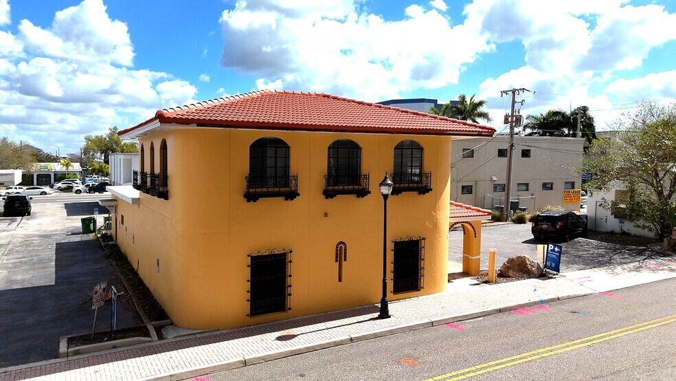 More Photos Of 537 10th St W, Bradenton Office For Lease