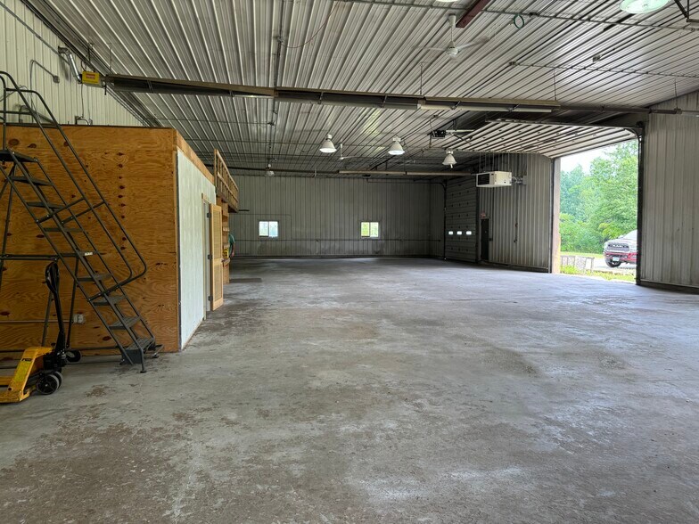 More Photos Of 867 Route 12, Westmoreland Flex For Lease