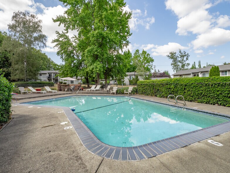 More Photos Of 10650 SW 121st Ave, Tigard Apartments For Sale