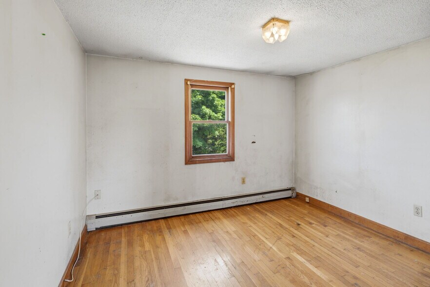 More Photos Of 400 Thames St, Bristol Multifamily For Sale