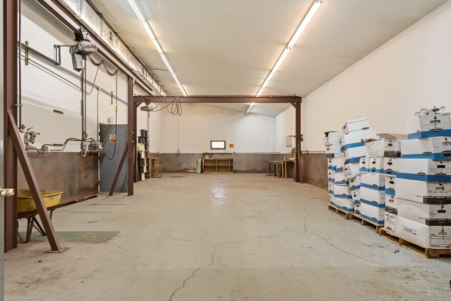 More Photos Of 520 W Broadway St, Blair Warehouse For Sale
