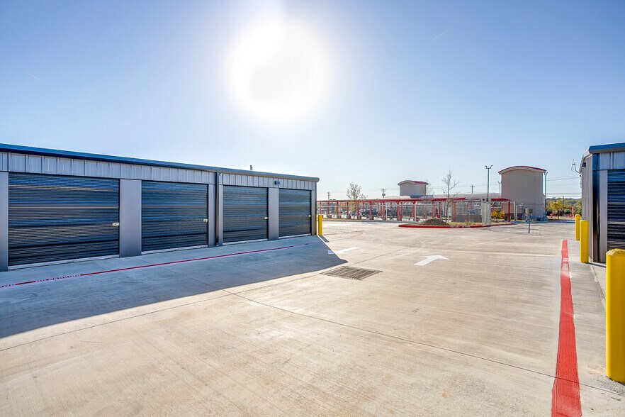 More Photos Of 1321 Kerry ln, Azle Industrial For Sale