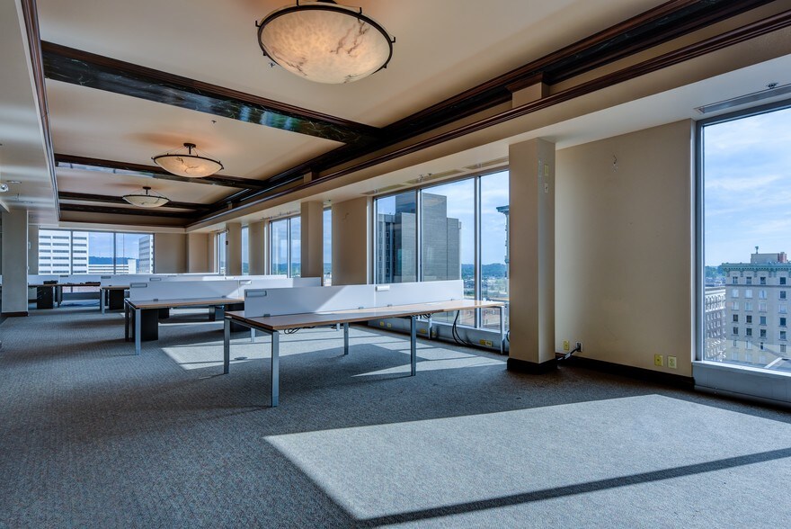 More Photos Of 607 Market St, Knoxville Office For Lease
