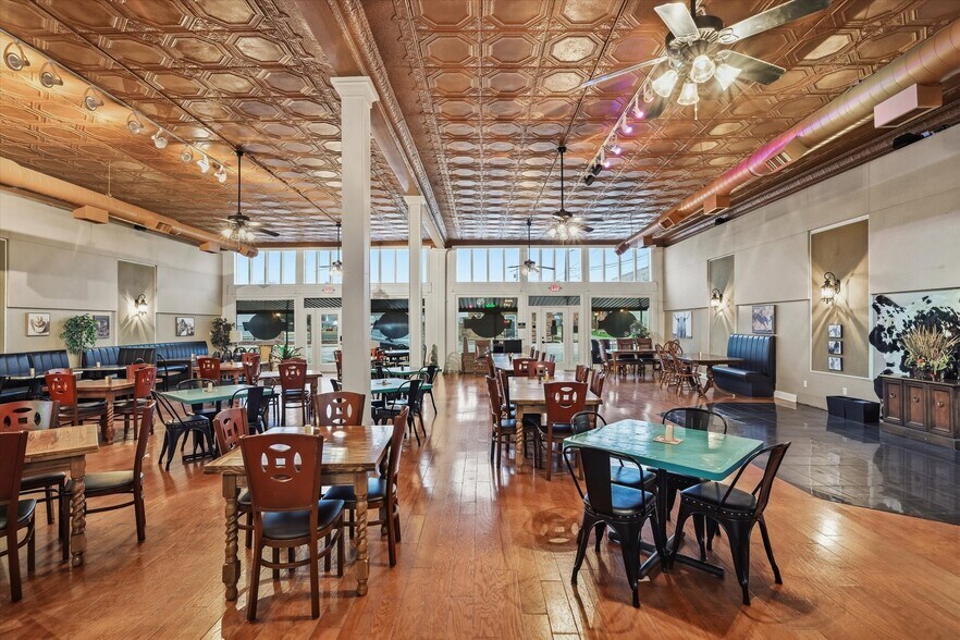 More Photos Of 109 N Houston St, Edgewood Restaurant For Sale