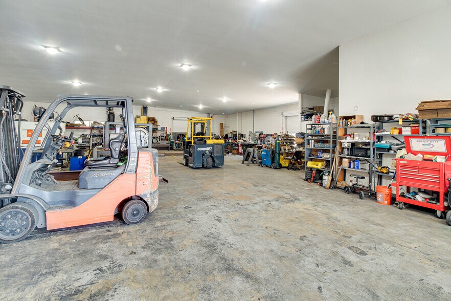 More Photos Of 103 Highland St, Orange City Warehouse For Sale