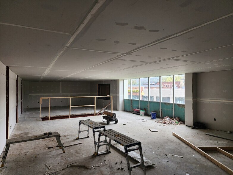 More Photos Of 1558 Washington St E, Charleston Light Manufacturing For Lease