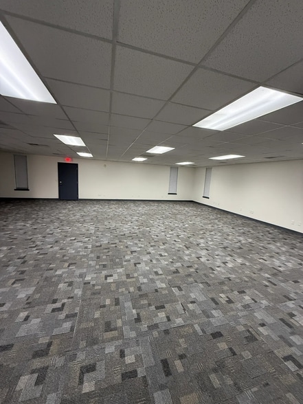 More Photos Of 500 Beacon Dr, Oklahoma City Manufacturing For Lease