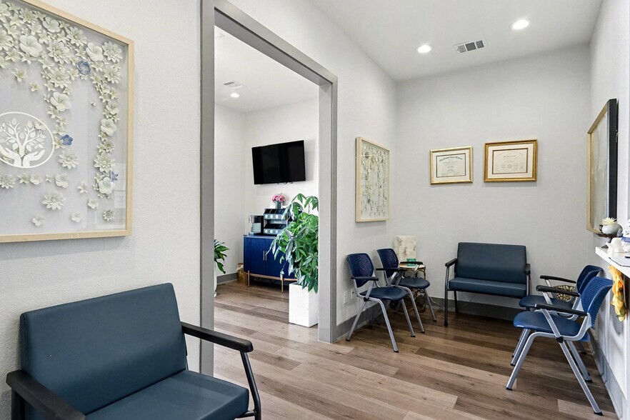 More Photos Of 205 Bella Katy Dr, Katy Medical For Sale