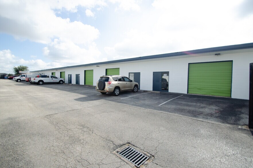 More Photos Of 6020 Jessamine St, Houston Unknown For Lease