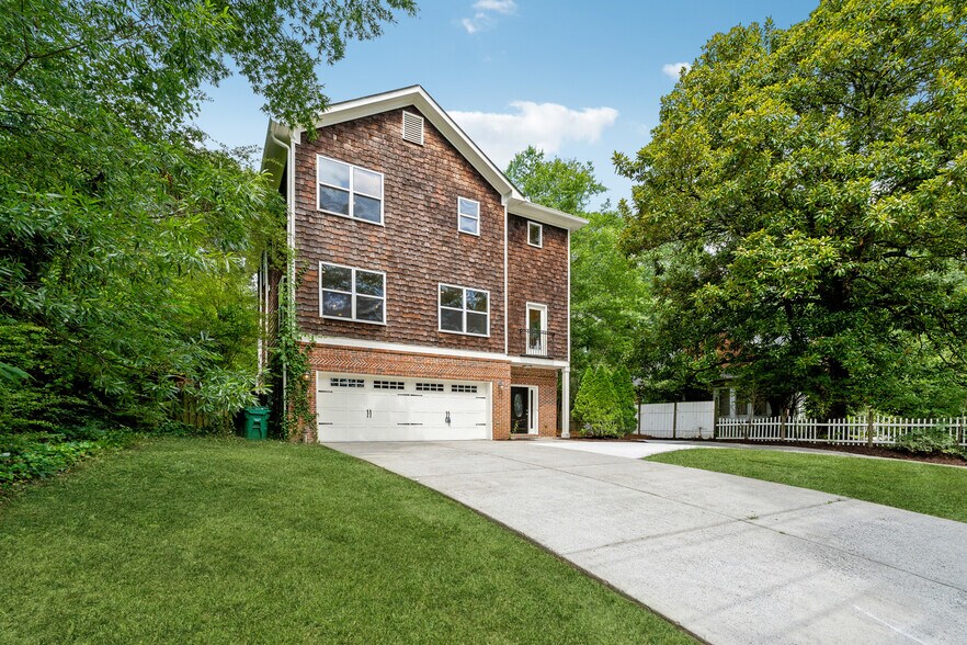 More Photos Of 1303 N Druid Hills Rd NE, Brookhaven Office Residential For Sale