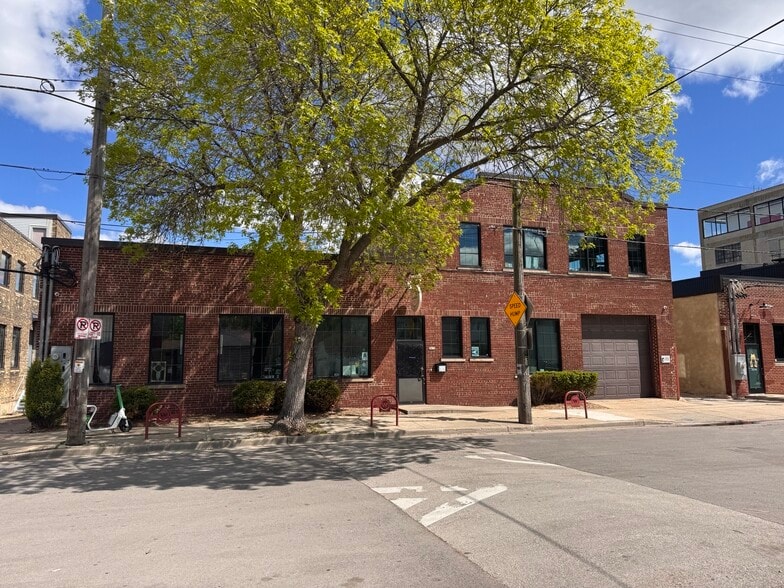 Primary Photo Of 3618 W Pierce St, Milwaukee Storefront Retail Office For Lease