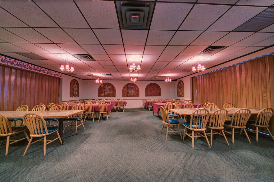 More Photos Of 1744 Biddle Ave, Wyandotte General Retail For Sale