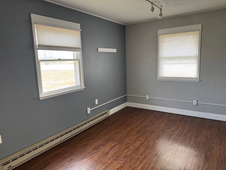 More Photos Of 1112 E Railroad St, Sandwich Medical For Lease