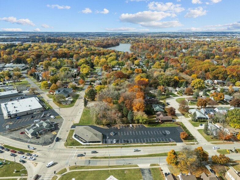 More Photos Of 2009 S Memorial Dr, Appleton Office For Sale