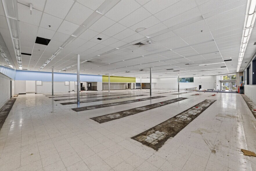 More Photos Of 1401 Broadway, Sacramento Drugstore For Lease