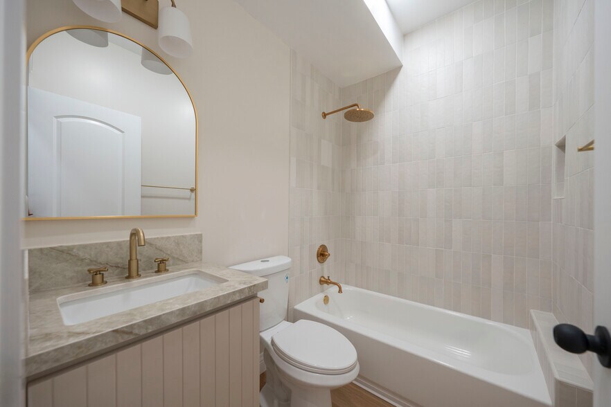 More Photos Of 1820 E 2nd St, Long Beach Apartments For Sale