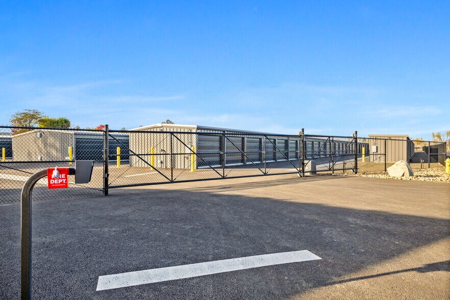 More Photos Of 12755 Clow Corner Rd, Dallas Self Storage For Sale