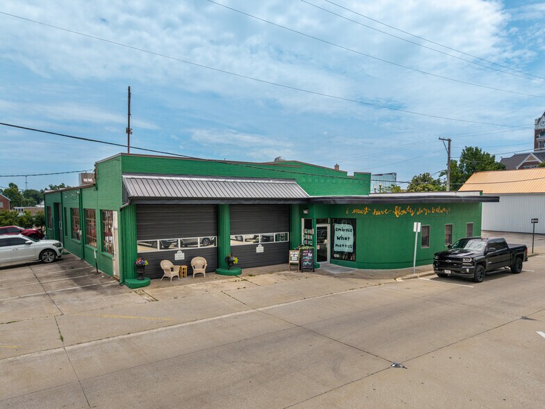 Primary Photo Of 119 N Jackson St, Perryville General Retail For Sale
