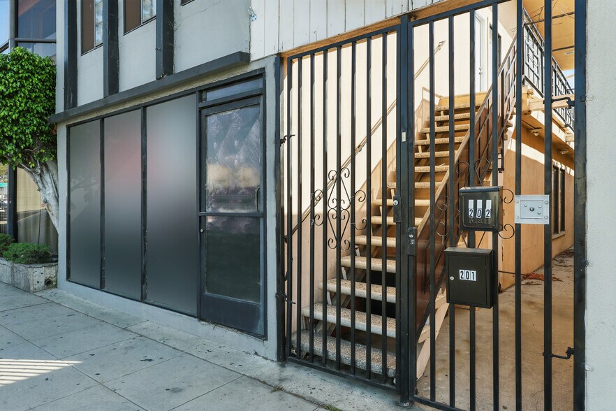 More Photos Of 5428 E Beverly Blvd, Los Angeles Office For Sale