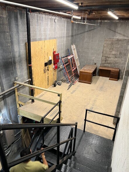 More Photos Of 1603 Albany St, Brunswick Light Distribution For Sale