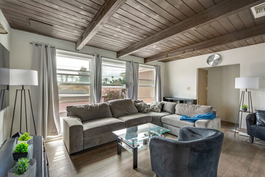 More Photos Of 125 E Buckthorn St, Inglewood Apartments For Sale