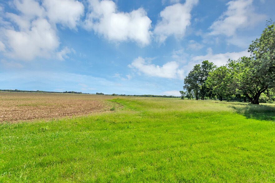 More Photos Of 41W597 US Highway 20, Hampshire Flex For Sale