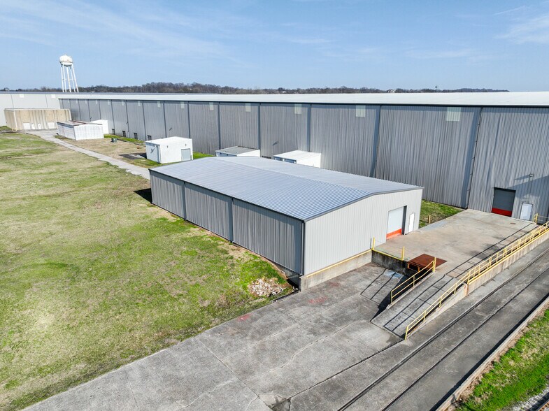 More Photos Of 2870 River Rd, Hawesville Warehouse For Lease