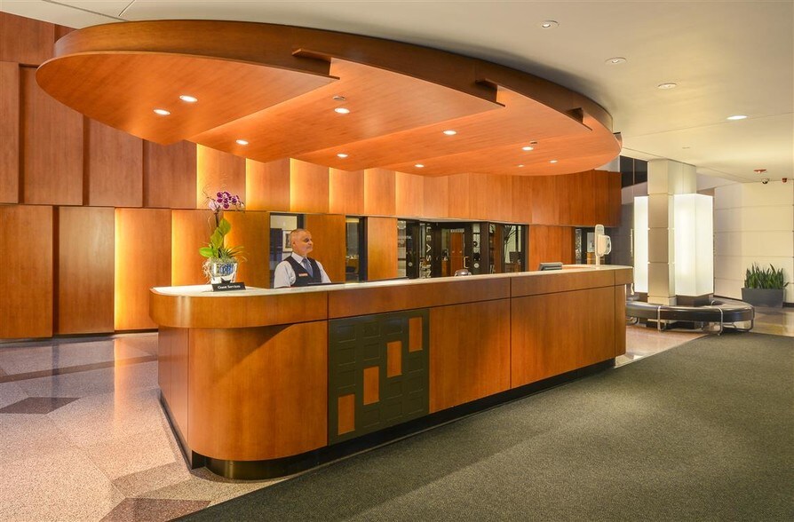 More Photos Of 555 W Madison St, Chicago Apartments For Lease