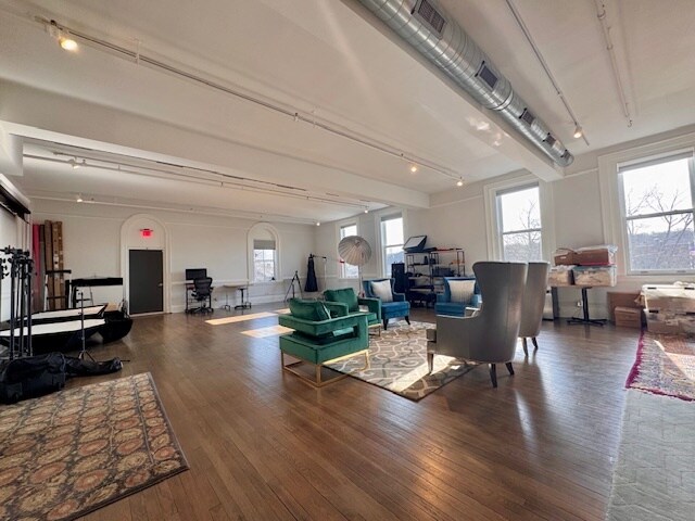 More Photos Of 1174-1178 River St, Hyde Park Office For Lease